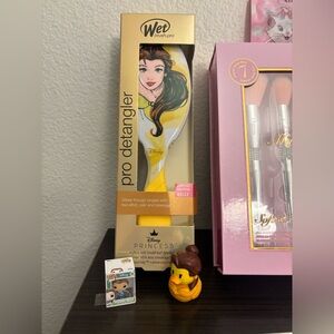 Limited Edition Disney Belle Wet Brush  with Rubber Duck & Belle bitty Pop